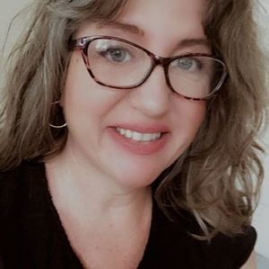 Meet your Posher, Dina